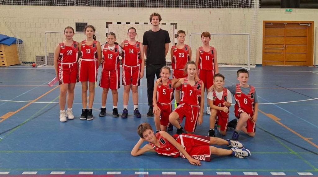 Egy győzelem, egy vereség az első forduló mérlege. A gyerekek végig küzdve jól teljesítettek. Gratulálunk, csak így tovább!